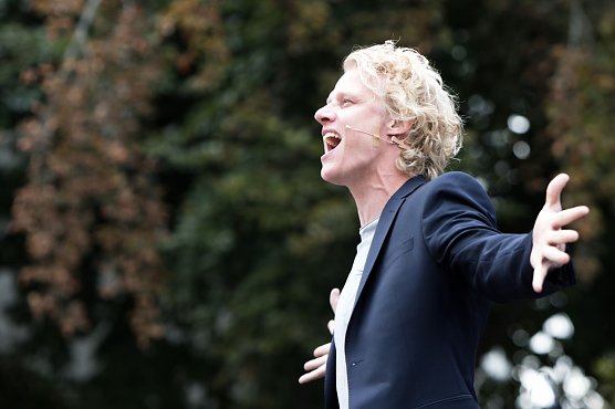 Tobias Bieri (hier auf dem Theaterfest) singt beim Rolandsfest aus dem Musical Jesus Christ Superstar (Foto: Andras Dobi)