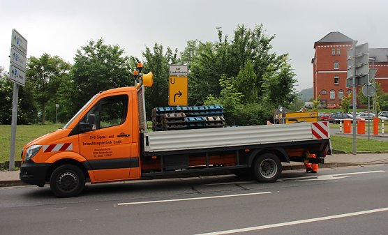 Achtung Vollsperrung kommt (Foto: Karl-Heinz Herrmann)