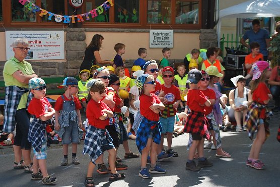 Tolle Stimmung zum  Stra&szlig;enfest (Foto: Kindervilla)