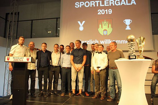 Fu&szlig;baller geehrt (Foto: Karl-Heinz Herrmann)