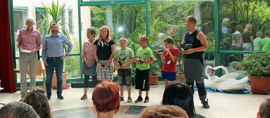 Zeugnisse &uuml;berreicht (Foto: Karl-Heinz Herrmann)