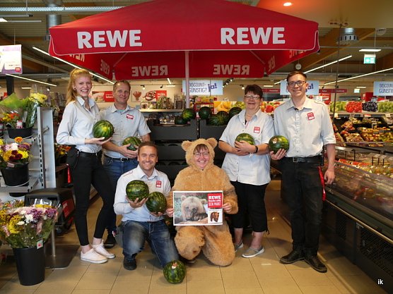 Spenden&uuml;bergabe (Foto: Ilka K&uuml;hn)