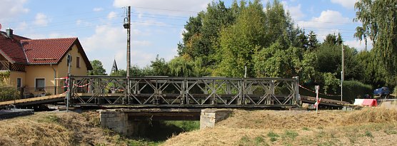 Vollsperrung wegen Ausweichbr&uuml;cke (Foto: Karl-Heinz Herrmann)