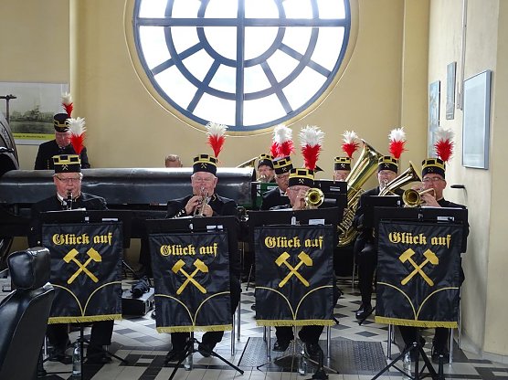 Bergbautechnologen beendeten Ausbildung (Foto: GSES)