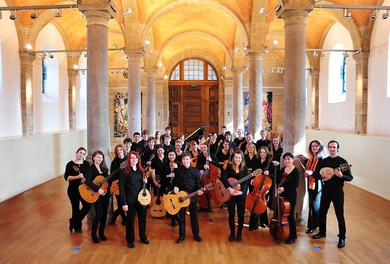 Noten mit Dip pr&auml;sentiert: (Foto: Th&uuml;ringer Landesmusikakademie)