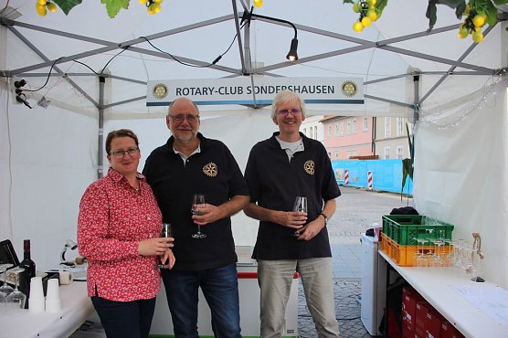 Erfolgreich ins Weinfest gestartet (Foto: Karl-Heinz Herrmann)