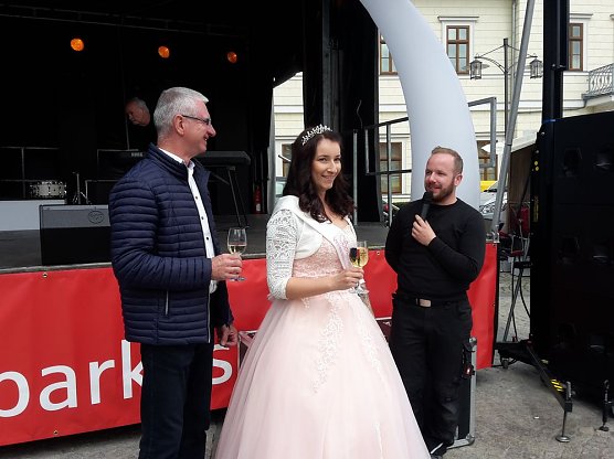 Tolle Stimmung beim Weinfest (Foto: Karl-Heinz Herrmann)