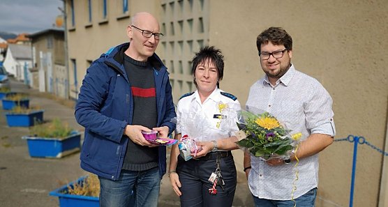 Kleines Dankesch&ouml;n f&uuml;r Retter (Foto: Polizei)