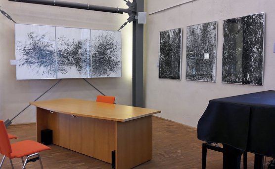 Bilder von Heinz Scharr im B&uuml;rgerzentrum Cruciskirche (Foto: Edith Baars)