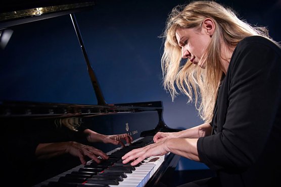 Clara gegen Liszt - (Foto: Künstlerin) Clara gegen Liszt - (Foto: Künstlerin)