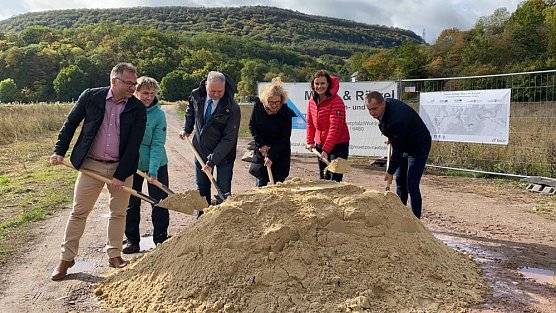 Spatenstich für neuen Radweg (Foto: Landratsamt Kyffhäuserkreis) Spatenstich für neuen Radweg (Foto: Landratsamt Kyffhäuserkreis)