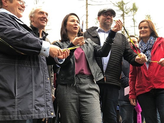 Feierliche Einweihung der H&auml;ngeseilbr&uuml;cke im B&auml;rental in der Hohen Schrecke (Foto: Regionalmanagement Hohe Schrecke c/o IPU GmbH und Landratsamt Kyffh&auml;userkreis.)
