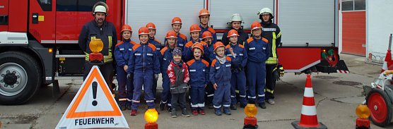 Berufsfeuerwehrtag bei der Jugendfeuerwehr Bebra (Foto: FFW Bebra) Berufsfeuerwehrtag bei der Jugendfeuerwehr Bebra (Foto: FFW Bebra)