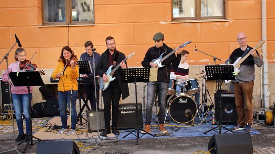 An der Musik "geschnuppert" (Foto: Karl-Heinz Herrmann)