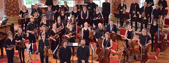 Noten mit Dip pr&auml;sentiert: (Foto: Th&uuml;ringer Landesmusikakademie)