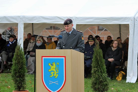 Vereidigung im Zeichen des 64. Jahrestags (Foto: Karl-Heinz Herrmann)