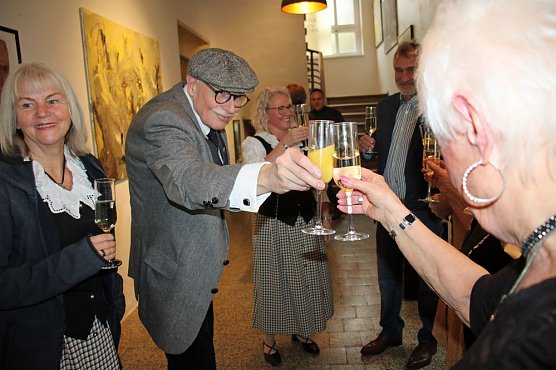 Dem Meister ein St&auml;ndchen gebracht (Foto: Karl-Heinz Herrmann)