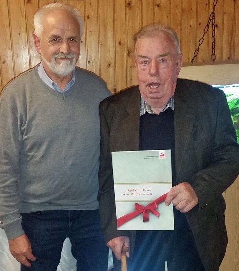 Langjährige Gewerkschaftsmitglieder wurden geehrt (Foto: Thomas Leipold) Langjährige Gewerkschaftsmitglieder wurden geehrt (Foto: Thomas Leipold)