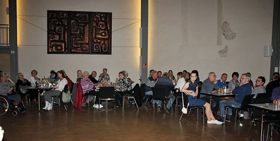 Nächster Schwerpunkt - Aktion Wunschbaum (Foto: Karl-Heinz Herrmann) Nächster Schwerpunkt - Aktion Wunschbaum (Foto: Karl-Heinz Herrmann)