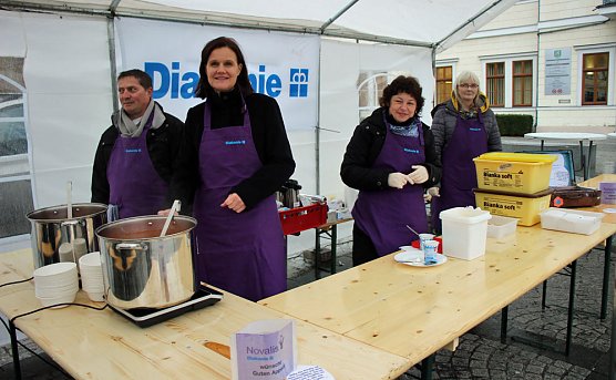 Essen f&uuml;r den guten Zweck (Foto: Karl-Heinz Herrmann)