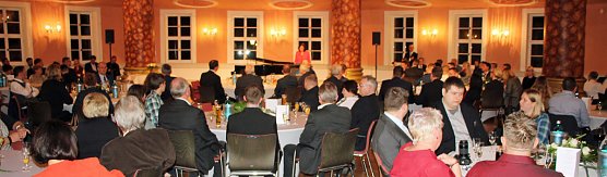 Absolventen f&uuml;r ausgezeichnete   Ausbildungsergebnisse geehrt (Foto: Karl-Heinz Herrmann)