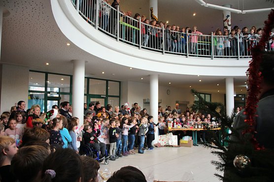 Wieder großer Weihnachtsmarkt in der Talstraße (Foto: Karl-Heinz Herrmann) Wieder großer Weihnachtsmarkt in der Talstraße (Foto: Karl-Heinz Herrmann)