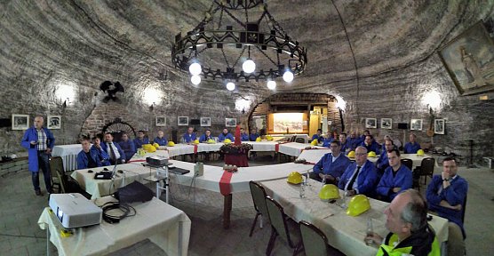 Ausschusssitzung unter Tage (Foto: Landratsamt Kyffhäuserkreis) Ausschusssitzung unter Tage (Foto: Landratsamt Kyffhäuserkreis)