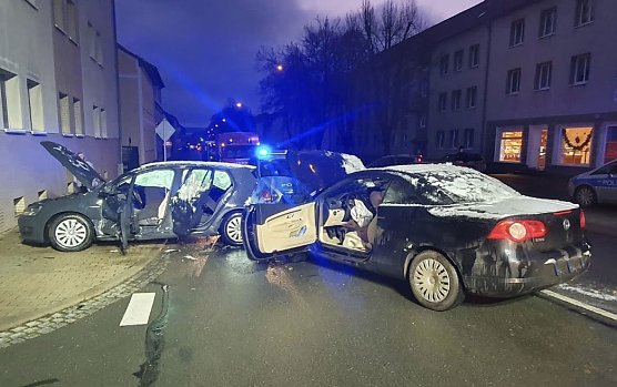 Zwei Verletzte nach Unfall (Foto: Silvio Dietzel) Zwei Verletzte nach Unfall (Foto: Silvio Dietzel)
