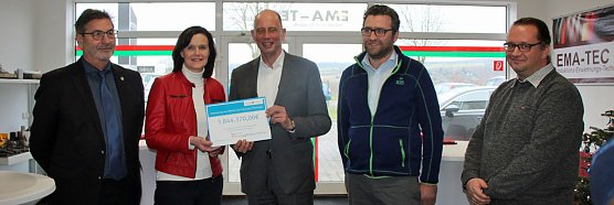 Minister Tiefensee übergibt Zuwendungsbescheid Breitband (Foto: Karl-Heinz Herrmann) Minister Tiefensee übergibt Zuwendungsbescheid Breitband (Foto: Karl-Heinz Herrmann)