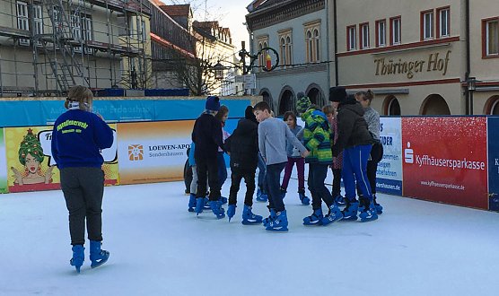 F&ouml;rdersch&uuml;ler mit viel Selbstvertrauen auf den  Schlittschuhen (Foto: F&ouml;rderzentrum)