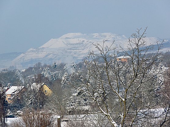 Kalihalde mit Schnee (Foto: Karl-Heinz Herrmann)