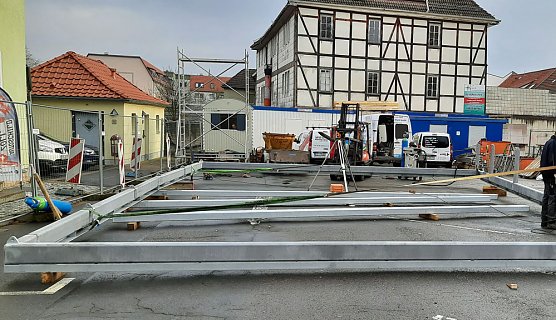 Dachmontage vorfristig begonnen (Foto: Karl-Heinz Herrmann)