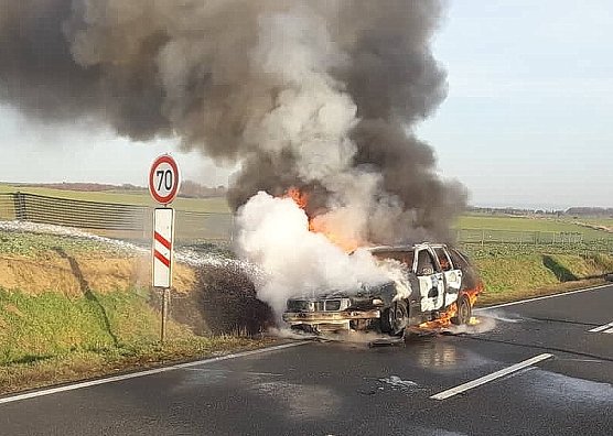 Fahrzeugbrand bei Bad Frankenhausen (Foto: FF Bad Frankenhausen / Silvio Dietzel)