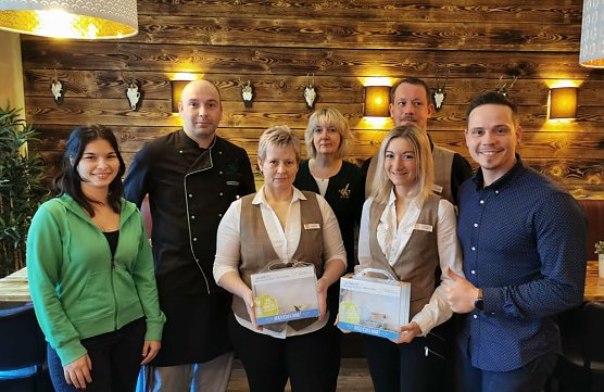 Spendenübergabe an das Kinderhospiz Tambach-Dietharz (Foto: Lisa Schäfer) Spendenübergabe an das Kinderhospiz Tambach-Dietharz (Foto: Lisa Schäfer)