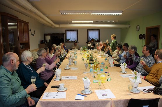 Ein Toast aufs neue Jahr (Foto: Karl-Heinz Herrmann)