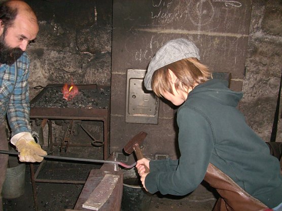 Schmiedekurs (Foto: Karl-Heinz Herrmann)