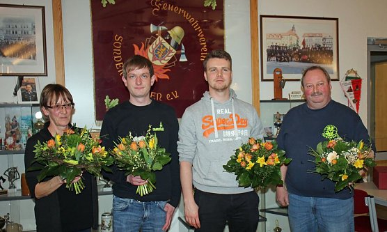 Feuerwehrverein mit neuem Vorstand (Foto: Karl-Heinz Herrmann) Feuerwehrverein mit neuem Vorstand (Foto: Karl-Heinz Herrmann)