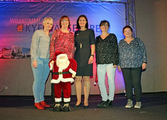 Gäste spendeten kräftig (Foto: Karl-Heinz Herrmann) Gäste spendeten kräftig (Foto: Karl-Heinz Herrmann)