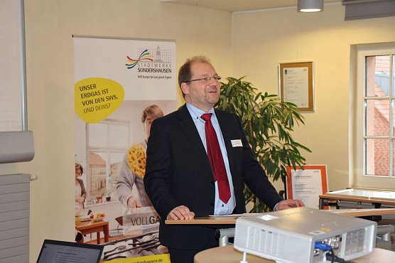 G&uuml;tezertifikate f&uuml;r Technisches Sicherheitsmanagement &uuml;bergeben (Foto: Karl-Heinz Herrmann)