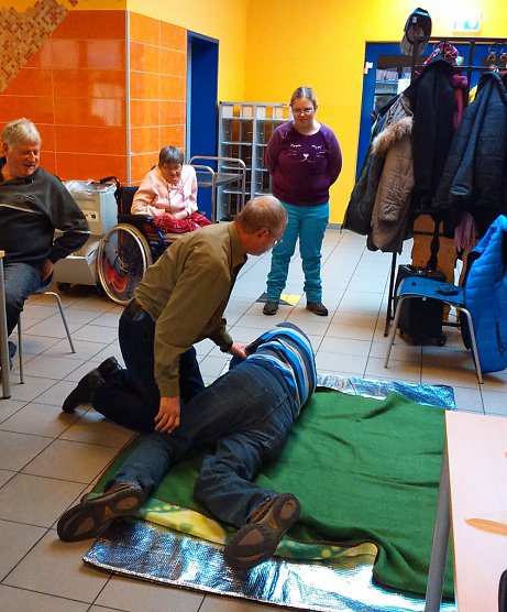 Erste Hilfe beim VdK Ortsverband Artern (Foto: Ina R&ouml;mer)