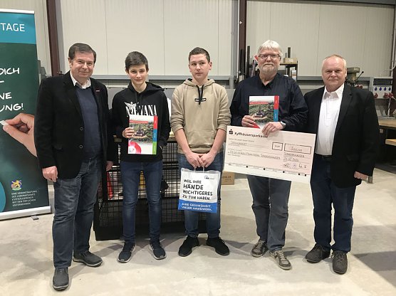 Auswertung Schülerwettbewerb zu den BerufsInfotagen 2019 (Foto: Landratsamt) Auswertung Schülerwettbewerb zu den BerufsInfotagen 2019 (Foto: Landratsamt)