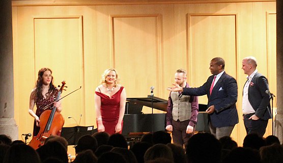 Feuerwerk der Musik (Foto: Karl-Heinz Herrmann) Feuerwerk der Musik (Foto: Karl-Heinz Herrmann)