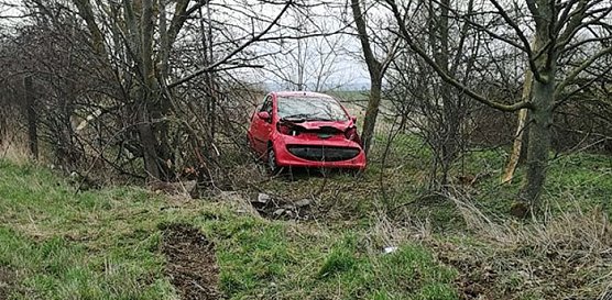 Auto überschlägt sich - Fahrerin verletzt (Foto: Silvio Dietzel) Auto überschlägt sich - Fahrerin verletzt (Foto: Silvio Dietzel)