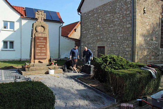 Umfeld des Ehrenmals wird neu gestaltet (Foto: Karl-Heinz Herrmann)