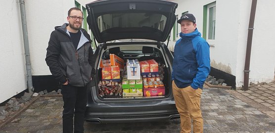 Spende f&uuml;r Tafel (Foto: Silvio Dietzel)