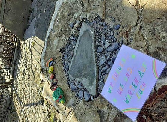 "Warte" Schlange best&uuml;cken (Foto: Kita Heygendorf)