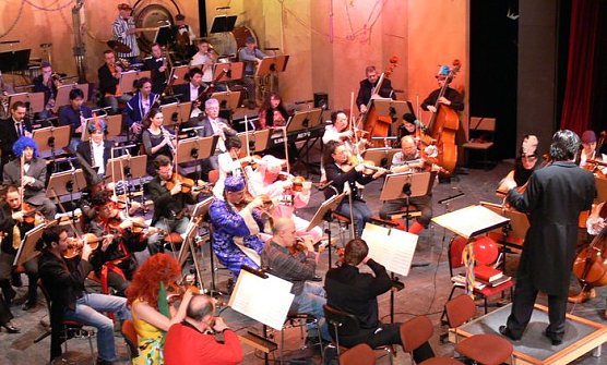 Narren musizieren (Foto: Theater Nordhausen)