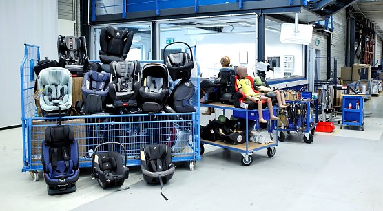 26 Modelle wurden im aktuellen ADAC Kindersitztest auf Herz und Nieren &uuml;berpr&uuml;ft. (Foto: ADAC/Ralph Wagner)