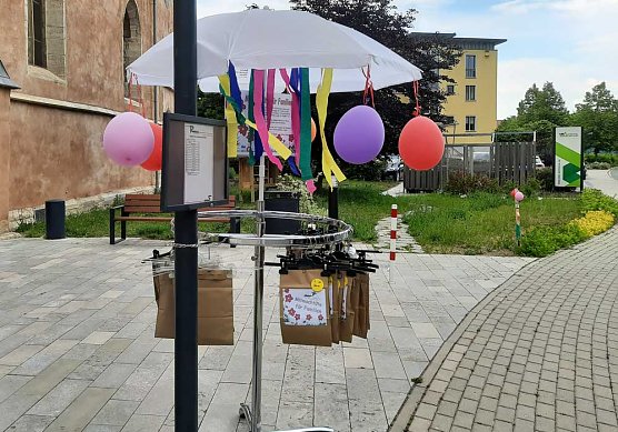 Mittwoch wieder Mitmacht&uuml;te abholen (Foto: Karl-Heinz Herrmann)