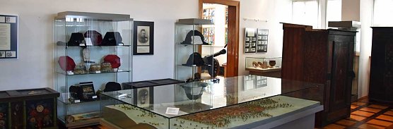 Bunt bemalt und fein gestickt� � (Foto: Regionalmuseum Bad Frankenhausen)